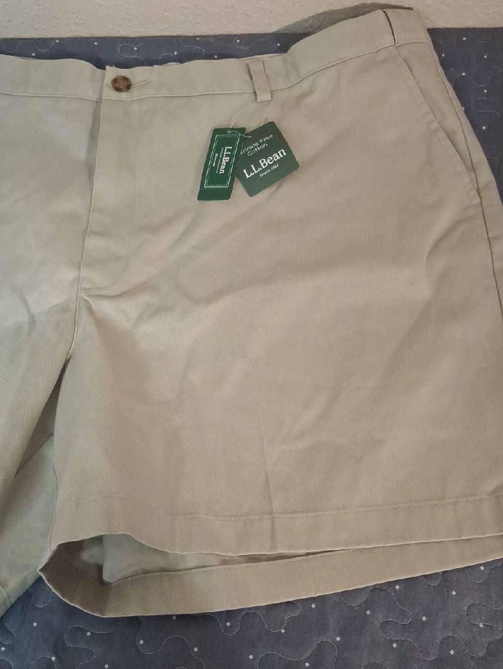 L.L. Bean Men's Flat-Front Tan Comfort Waist Shorts size 46 NWT